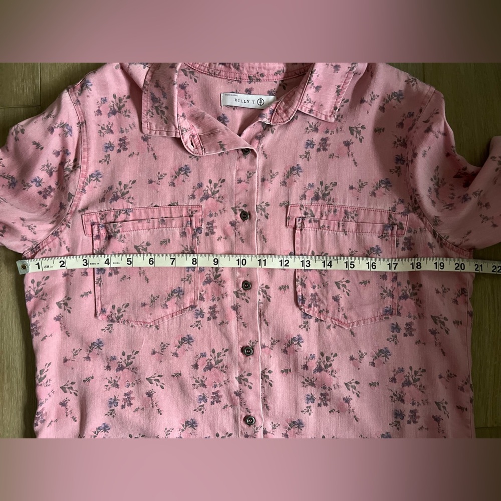 BILLY T Floral Pink Chambray Button Down EUC - Picture 5 of 8